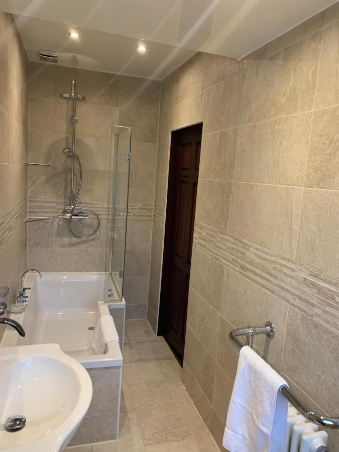 Rodsley - 2 Bedroom 1St Floor Flat Free Parking Wifi And Netflix Gateshead Kültér fotó