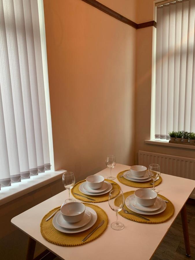 Rodsley - 2 Bedroom 1St Floor Flat Free Parking Wifi And Netflix Gateshead Kültér fotó