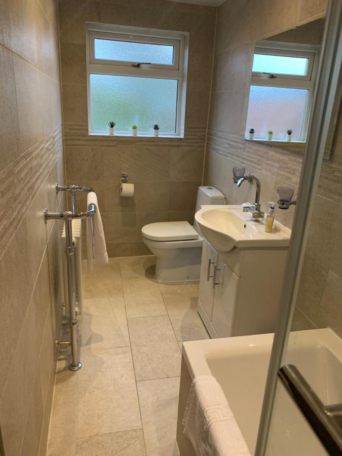 Rodsley - 2 Bedroom 1St Floor Flat Free Parking Wifi And Netflix Gateshead Kültér fotó